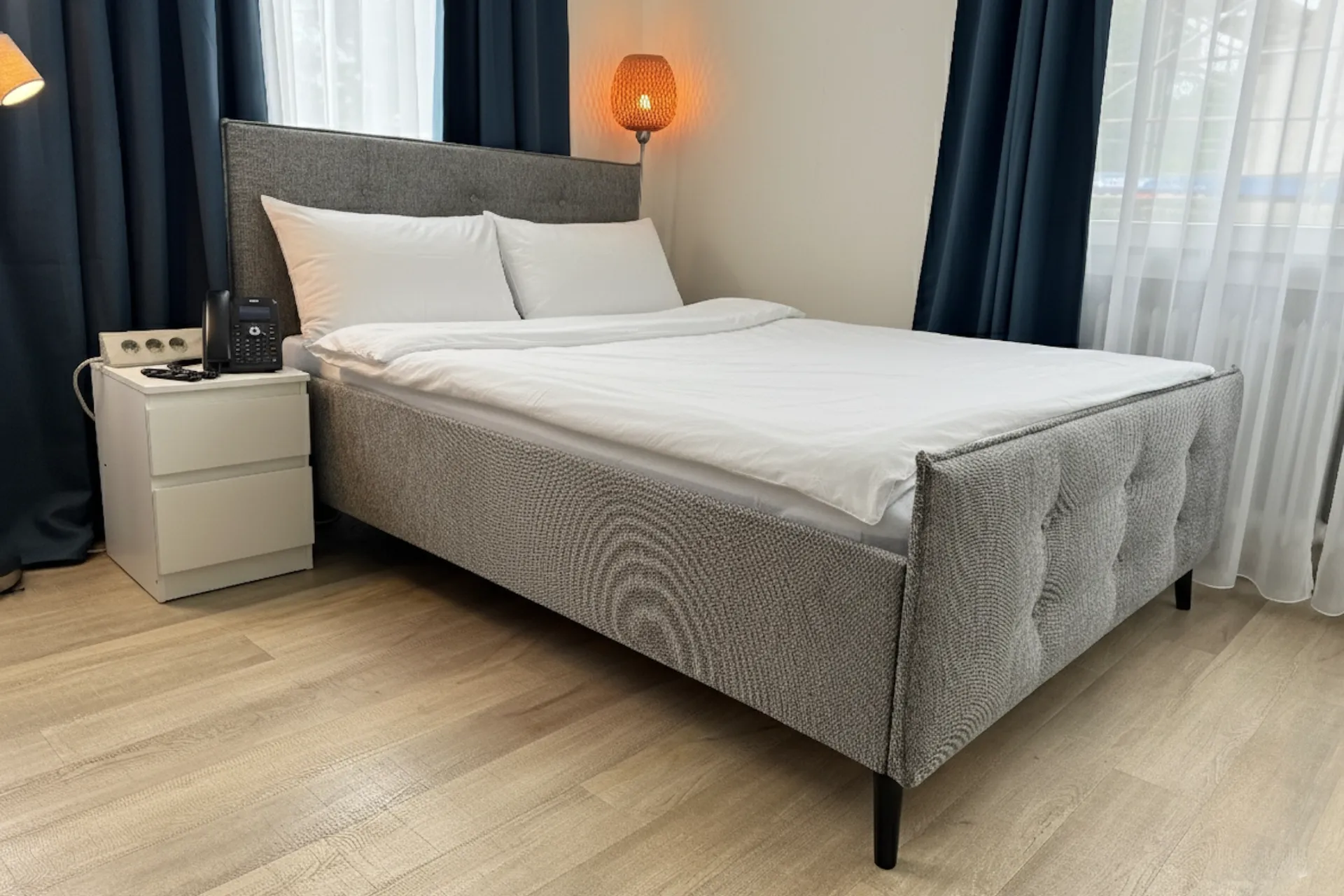 Kleines Economy Doppelzimmer im fahrradfreundlichen Hotel Garni Fährhaus Düsseldorf