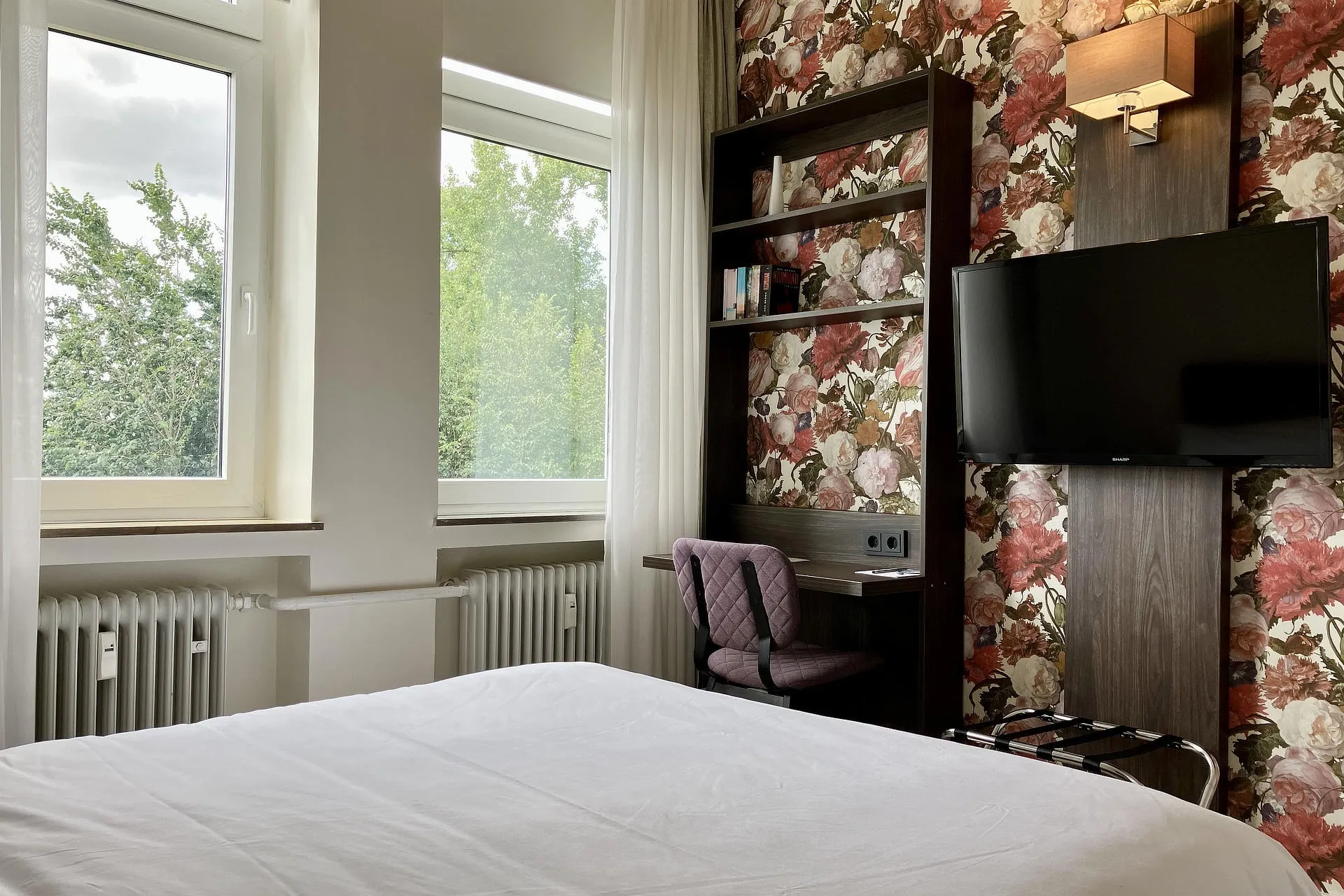 Doppelzimmer mit direktem Rheinblick im Hotel Garni Fährhaus Düsseldorf